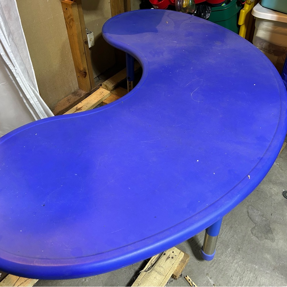 Vibrant Blue Crescent PreK table